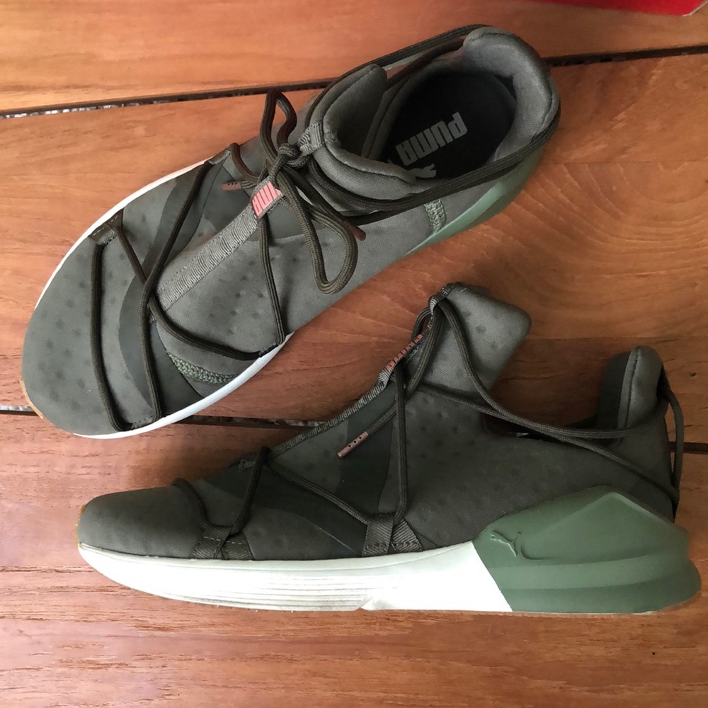 Puma Sneakers